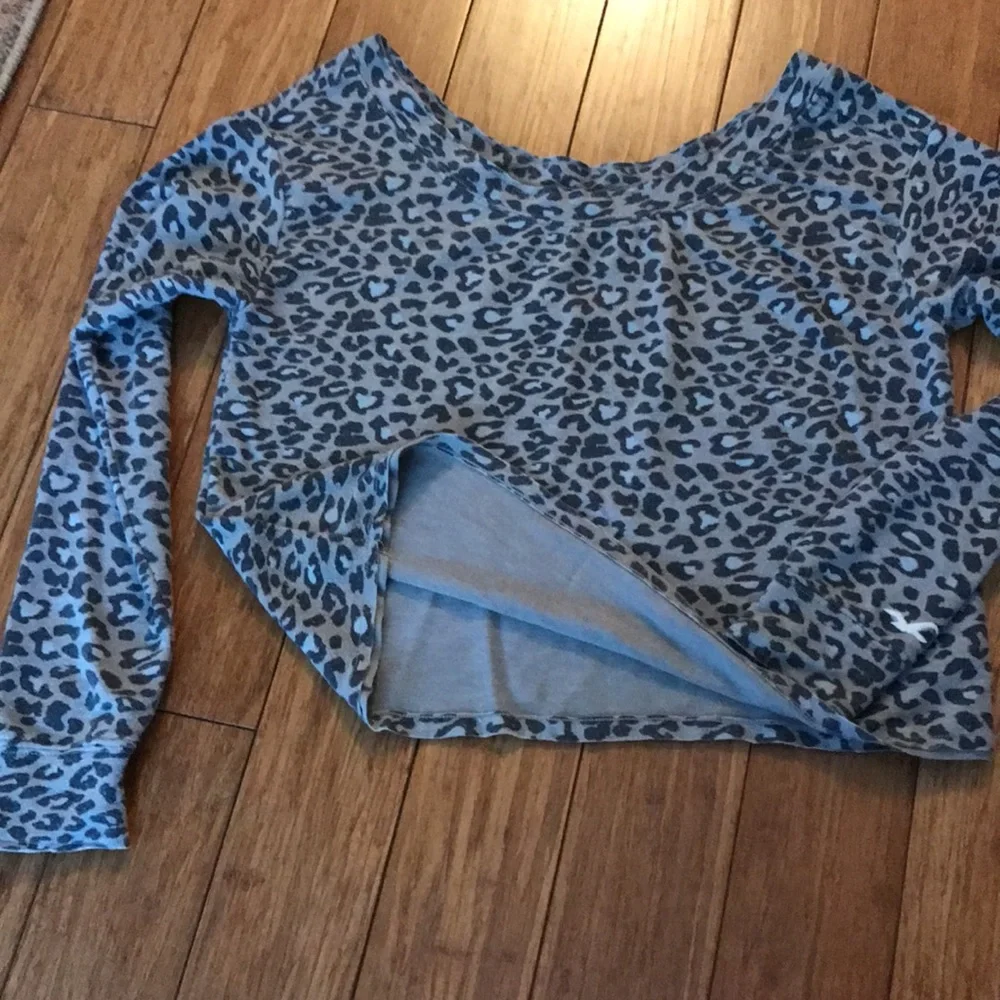 Hollister Off the Shoulder Leopard Top - Picture 4 of 11